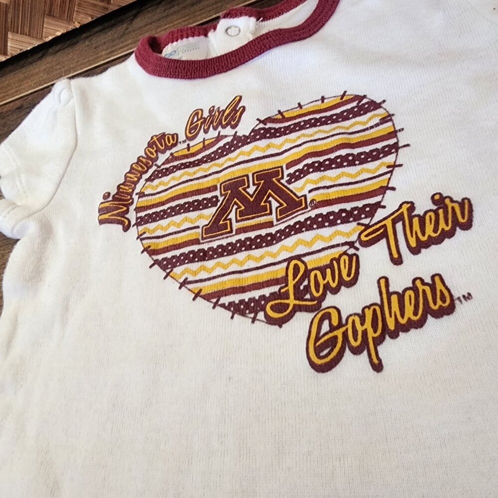 Minnesota Girls Love Their Golden Gophers Baby Bodysuit Size 6-9 Months NCAA - Picture 3 of 11
